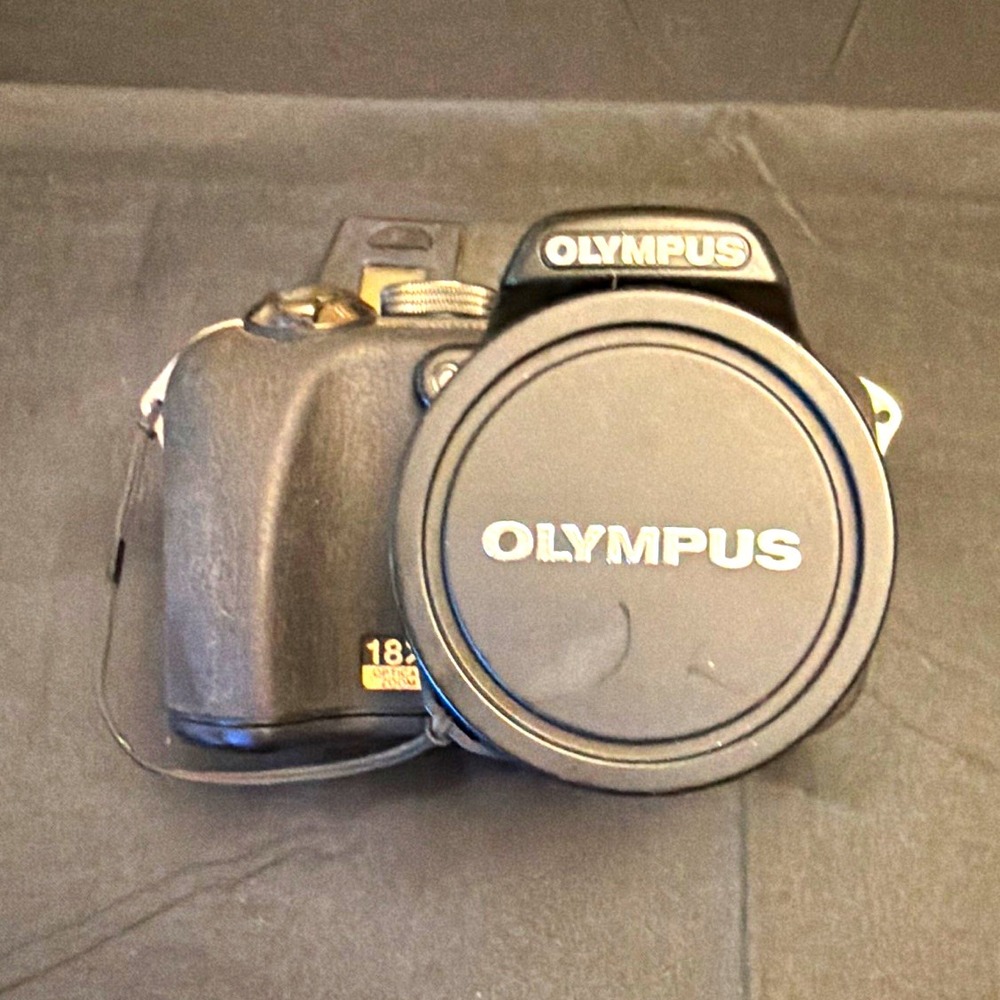 Olympus SP-560UZ 8MP Bridge Camera 18x Optical Zoom Viewfinder Flash Black